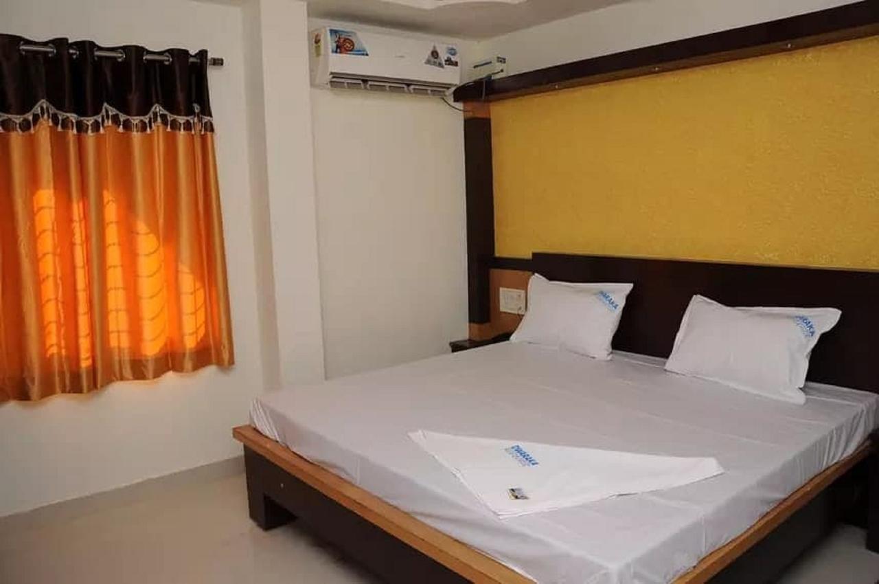 Dwaraka Residency Otel Kākināda Dış mekan fotoğraf