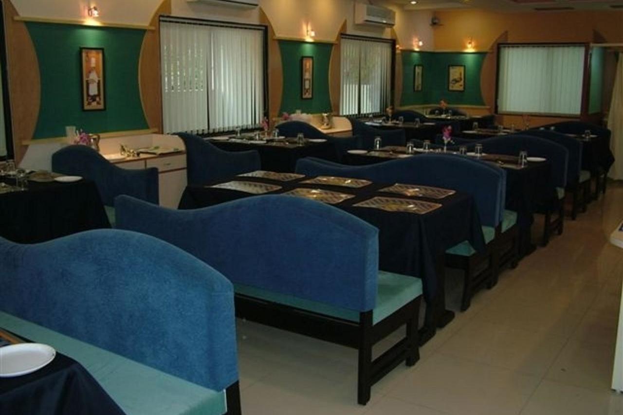 Dwaraka Residency Otel Kākināda Dış mekan fotoğraf